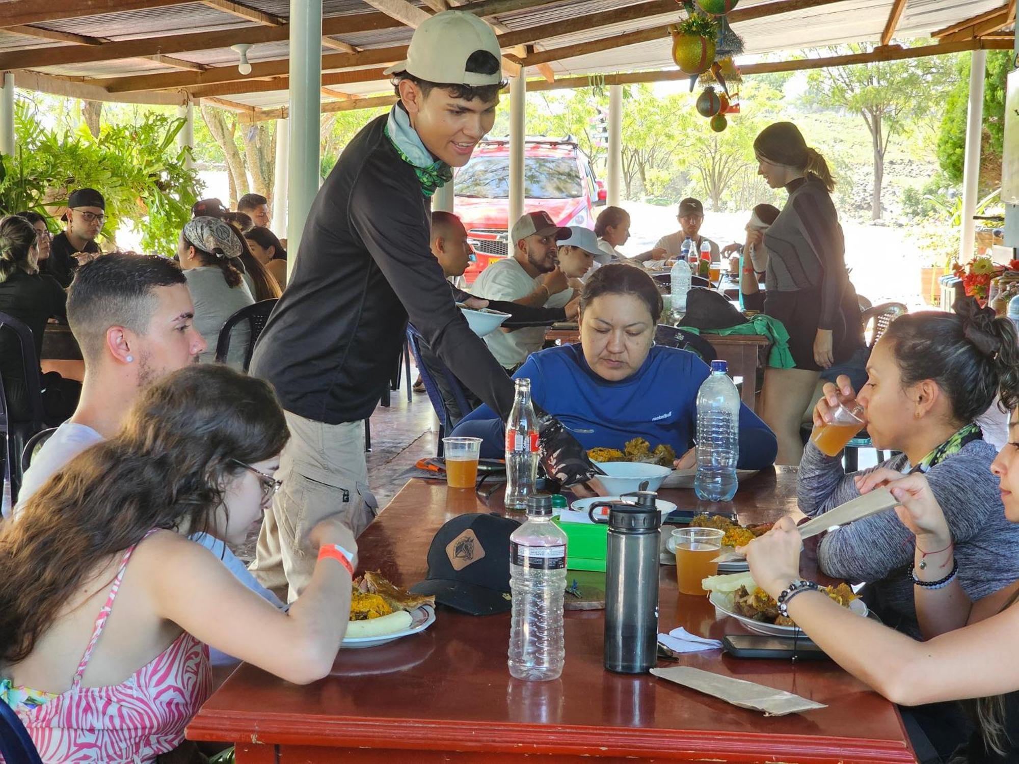 Hostal Sol De Verano Dona Lilia Villavieja Bagian luar foto