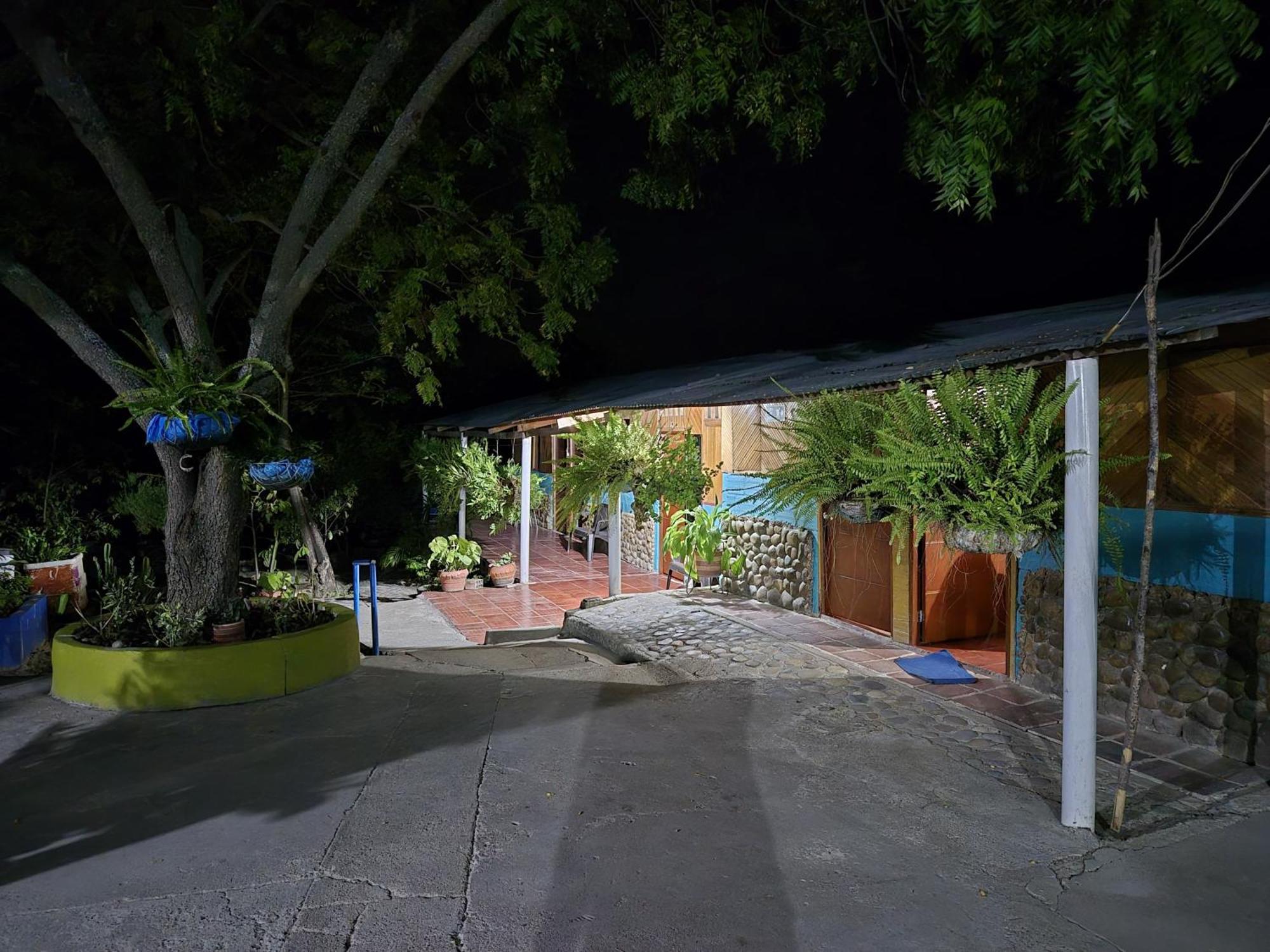 Hostal Sol De Verano Dona Lilia Villavieja Bagian luar foto