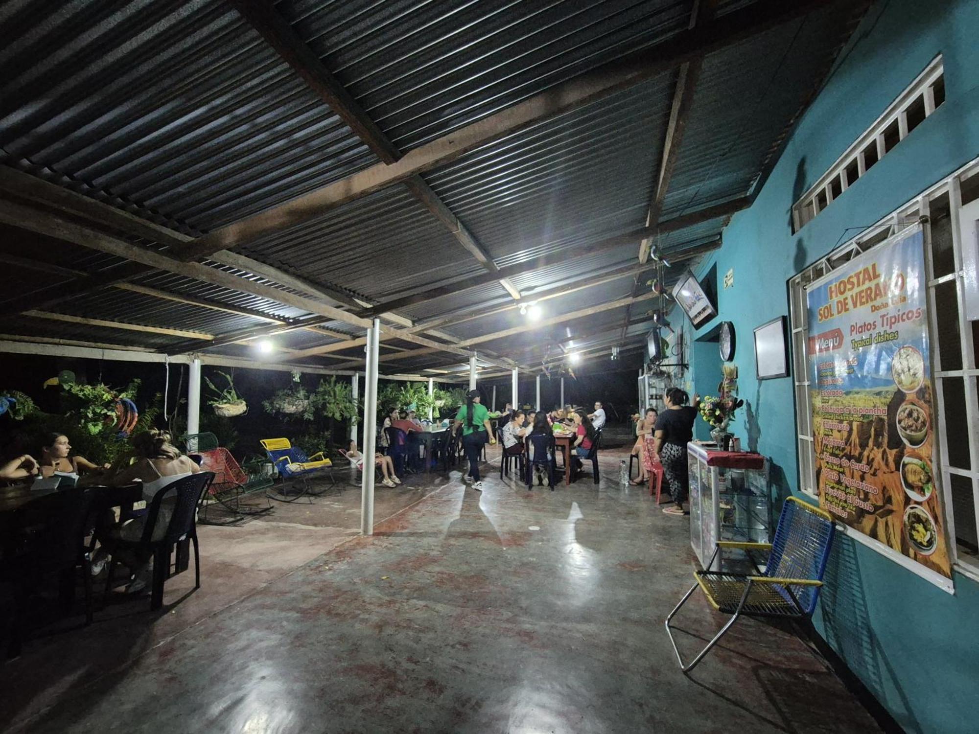 Hostal Sol De Verano Dona Lilia Villavieja Bagian luar foto